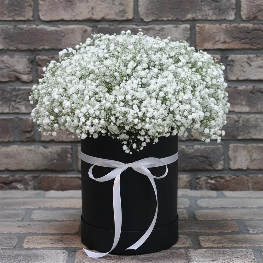 Цветочная композиция из Гипсофила в шляпной коробке в Малой Дубне