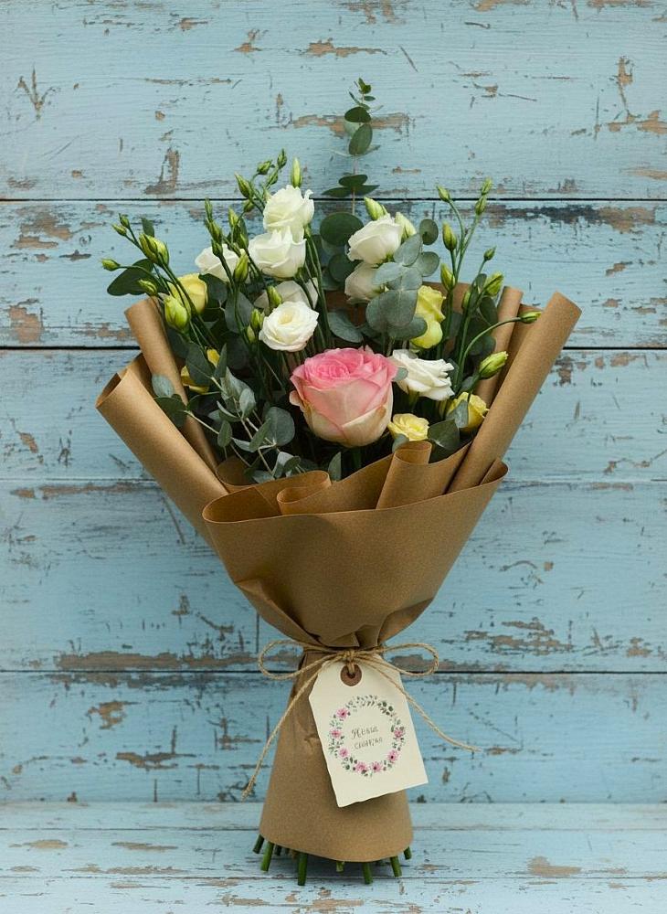 Букет цветов из: Розы и Лизиантусы в Малой Дубне