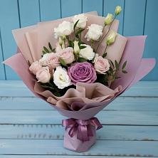 Букет цветов из:  Розы и Лизиантусы в Малой Дубне