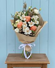 Букет цветов из:  Альстромерии, Лизиантусы, Розы и Хризантемы в Малой Дубне