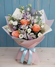 Букет цветов из:  Лизиантусы, Розы, Альстромерии и Гипсофила в Малой Дубне