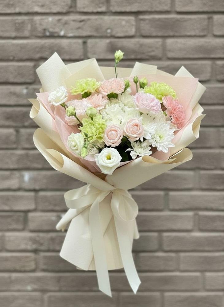 Букет цветов из: Гвоздики, Розы, Лизиантусы и Хризантемы в Малой Дубне