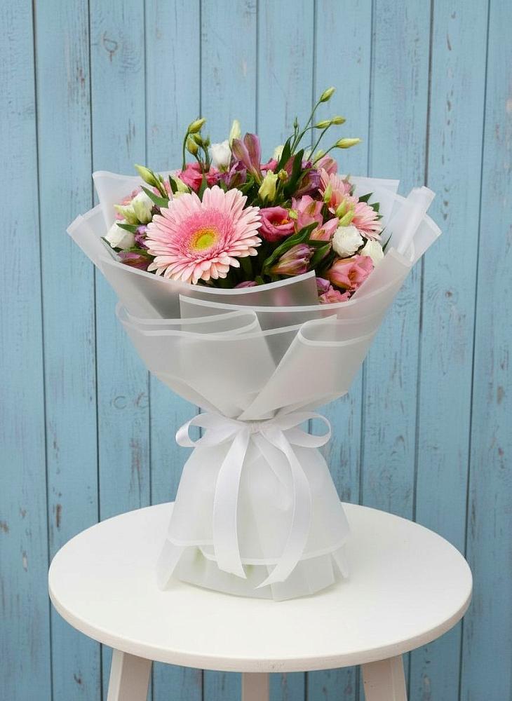 Букет цветов из: Герберы, Альстромерии и Лизиантусы в Малой Дубне