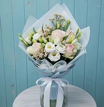 Букет цветов из:  Розы и Лизиантусы в Малой Дубне
