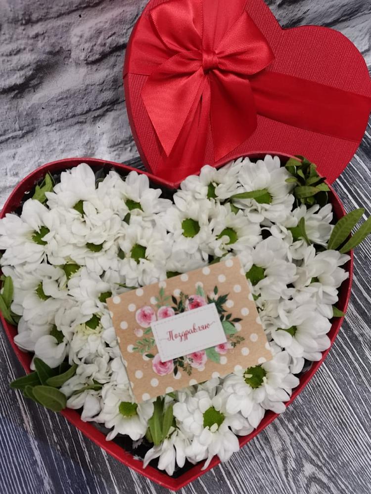 Цветочная композиция из Хризантемы в виде сердца в Малой Дубне