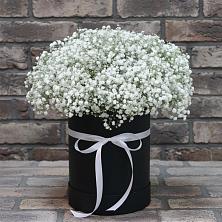 Цветочная композиция из Гипсофила в шляпной коробке в Малой Дубне