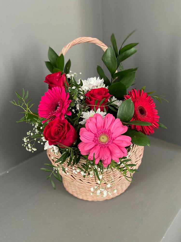 Цветочная композиция из Розы, Хризантемы и Герберы в корзине в Малой Дубне