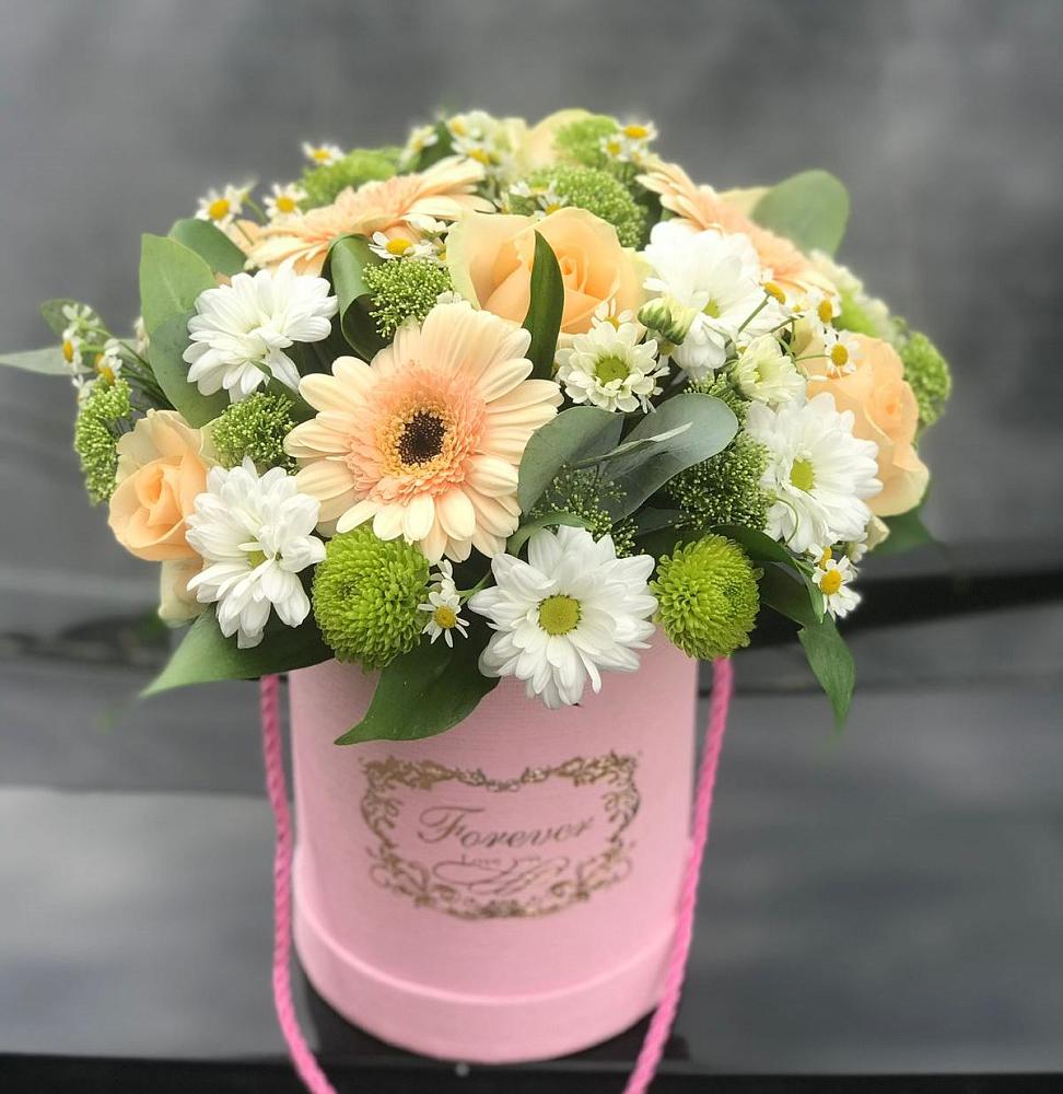 Цветочная композиция из Розы, Герберы и Хризантемы в шляпной коробке в Малой Дубне