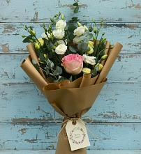 Букет цветов из:  Розы и Лизиантусы в Малой Дубне