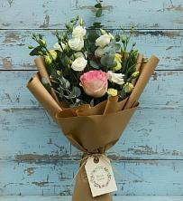 Букет цветов из:  Розы и Лизиантусы в Малой Дубне