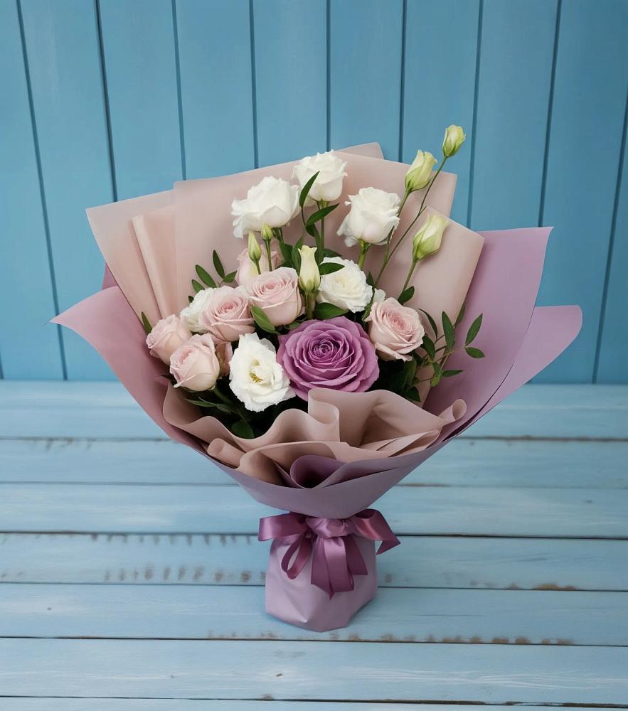 Букет цветов из: Розы и Лизиантусы в Малой Дубне